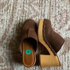 Mia platform clogs